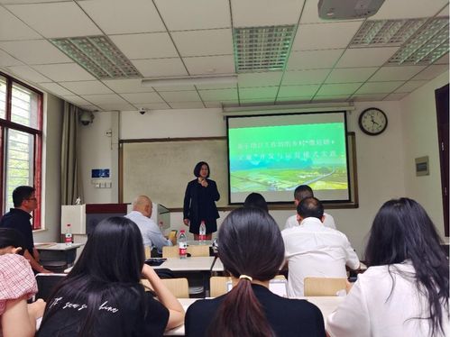 新媒体学院举办“创新点燃青春，创业领航卓越”主题培训活动